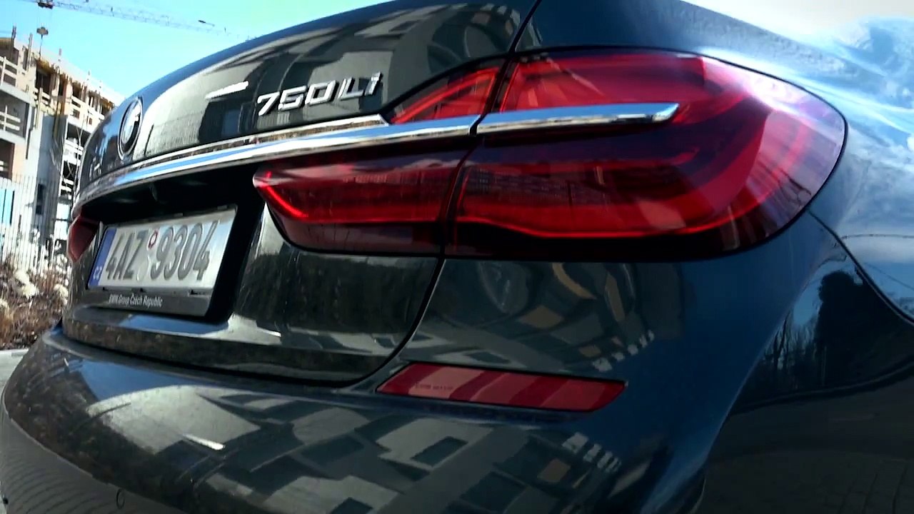 BMW 7: Luxusní limuzína pro bohaté počítačové geeky