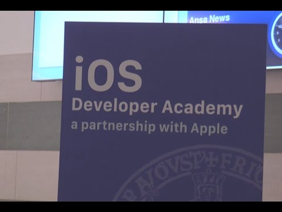 Napoli - Apple, in quattromila ai test d'ingresso (05.09.16)