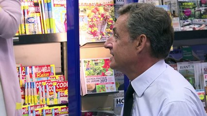 Nicolas Sarkozy dédicace son livre à La Baule