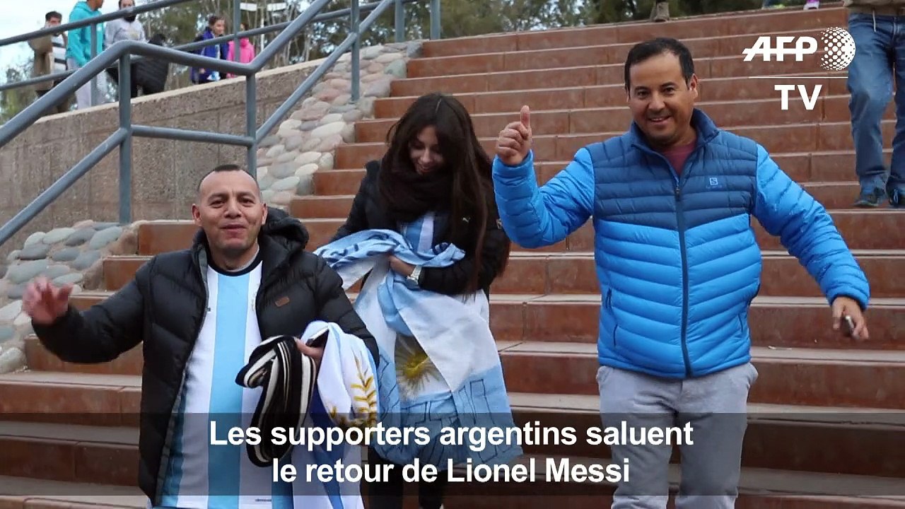 Foot: les supporteurs argentins saluent le retour de Messi