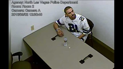 Les policiers n'auraient pas dû le laisser seul dans la salle d'interrogatoire