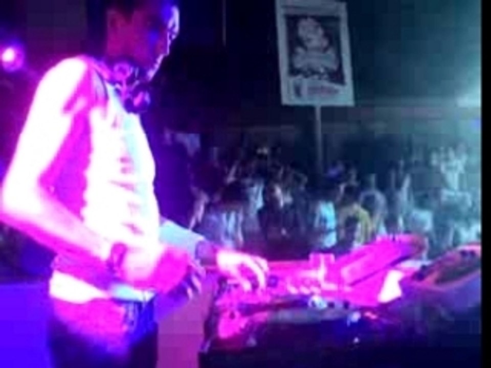 Antoine Clamaran @ Amnésia Cap d'agde 4 aout 2007 7/7