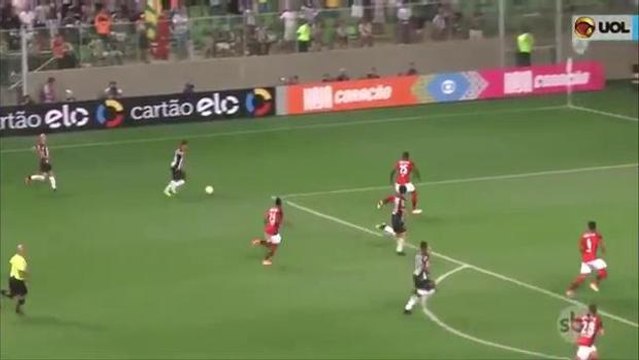 Palmeiras vence o São Paulo e permanece na liderança do Brasileirão