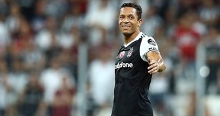 Beşiktaşlı Adriano: Arda Turan'ın Milli Takımda Olmamasına Şaşırdım