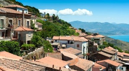 Acciaroli'de Yaşayan Her 10 Kişiden Biri 100 Yaşın Üstünde