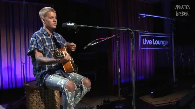 Justin perform FAST CAR of Tracy Chapman on BBC Radio 1 Live Lounge.