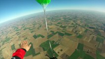 Saut en parachute au-dessus de la base aérienne de Bricy