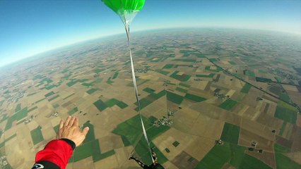 Saut en parachute au-dessus de la base aérienne de Bricy