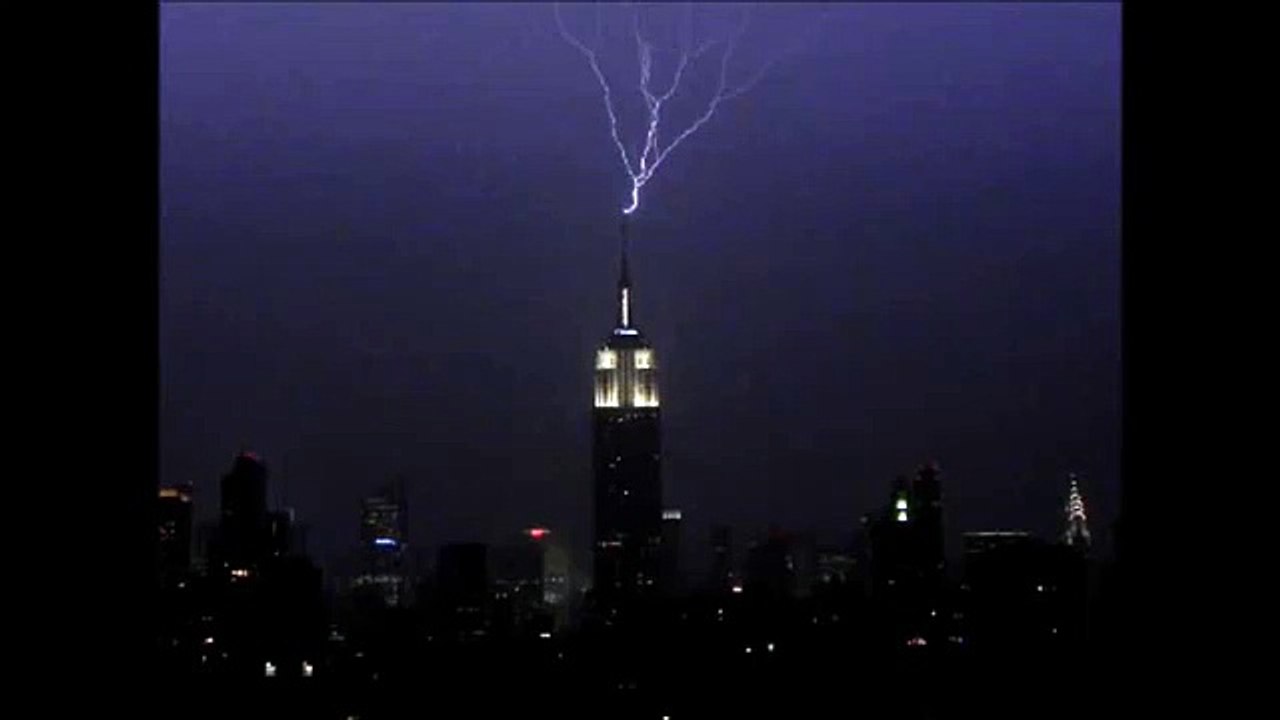 Empire State Building frappé par la foudre 3 fois