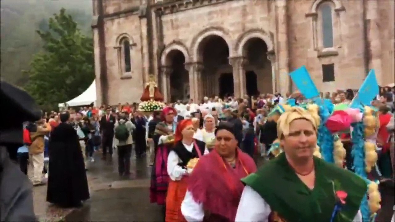 8 de septiembre: Procesión hacia la cueva de Covadonga