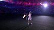 La relayeuse Marcia Malsar s'effondre avec la flamme olympique dans les mains lors de l'ouverture des Jeux Paralympique