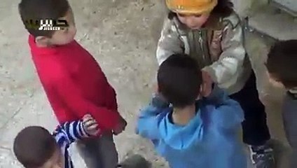 Mashallah - Shikoni femijet sirian si solidarizohen mes vete