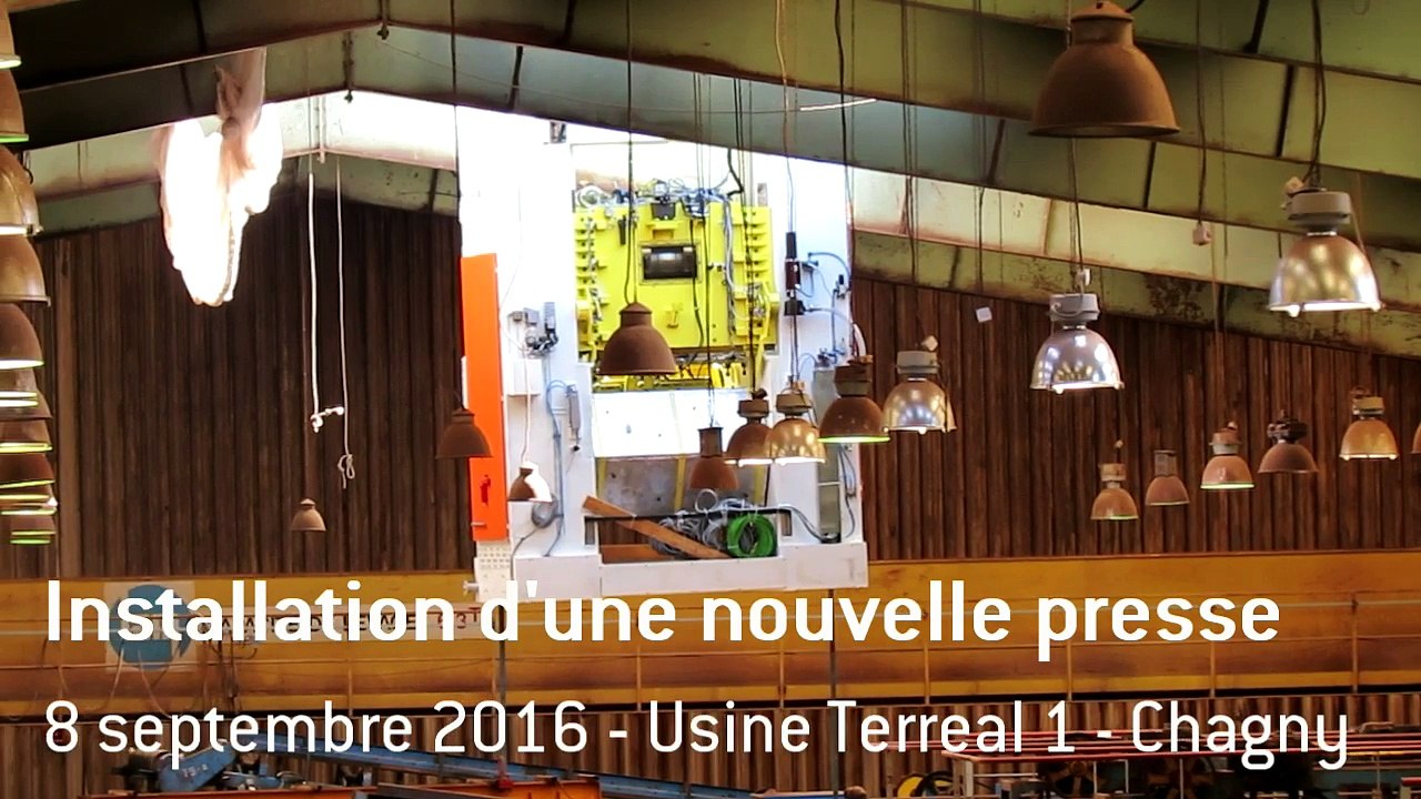 Chagny - Une presse de 40 tonnes entre dans l'usine par le toit