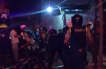 Policía y medios de comunicación atacados por muchedumbre