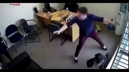 A 6 ans, elle se jette sur un voleur armé d'une hache