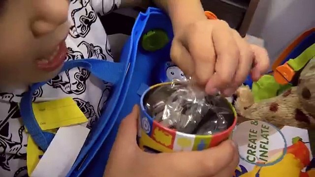 Мистер Макс Мисс Кэти Летим в Лондон Играем в игры на планшете Открываем паровозики и крокодила кусачку Кушаем сладости