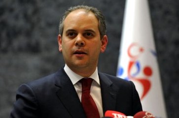 Gençlik ve Spor Bakanı Kılıç, Milli Halterci Nazmiye Muratlı'yı Tebrik Etti