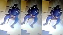 Un policier s'amuse avec son arme