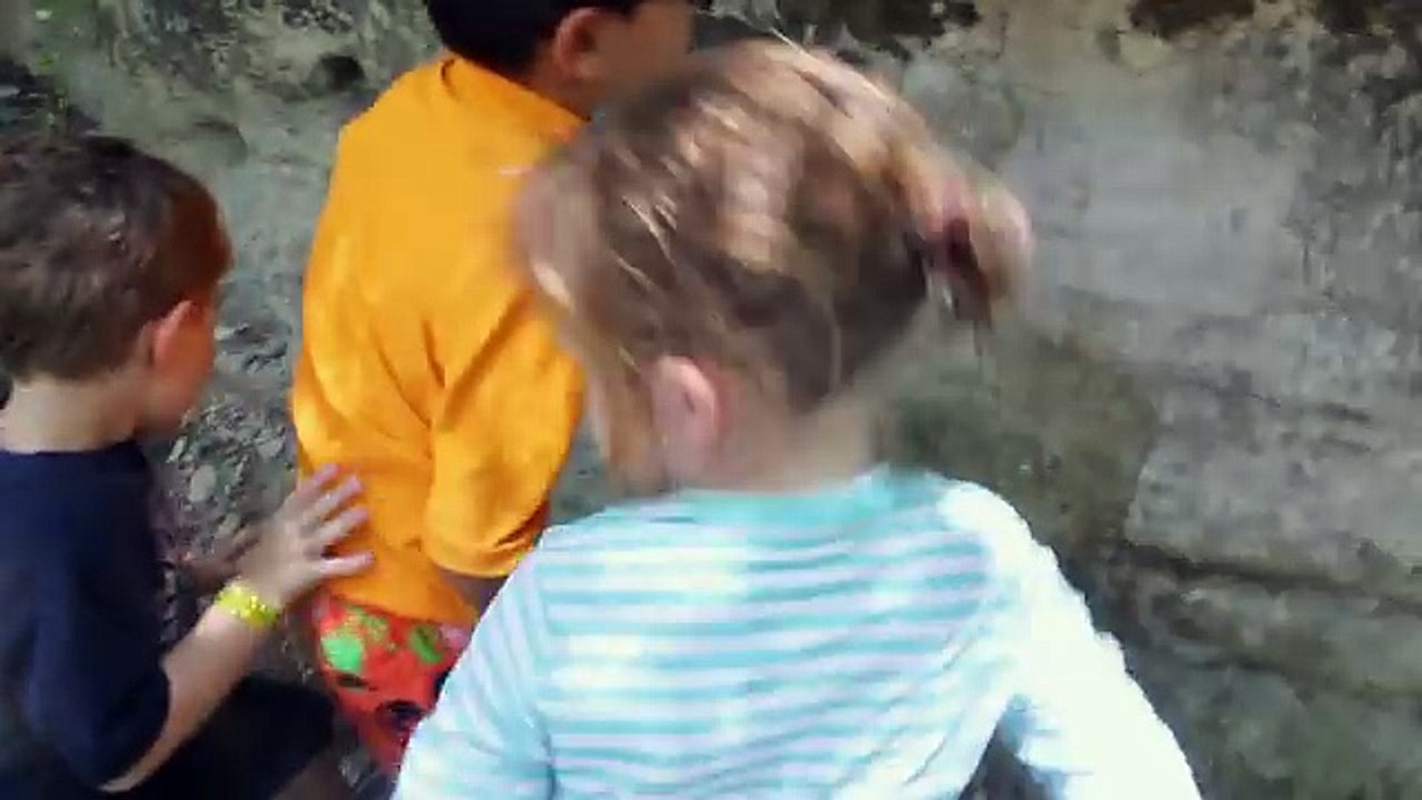 Trovano un buco nella roccia. Quello che nasconde è da brividi!