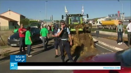 مزارعون فرنسيون غاضبون يقتحمون مراكز تجارية