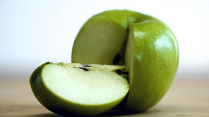 Food Myths: Are Apple Cores Poisonous?