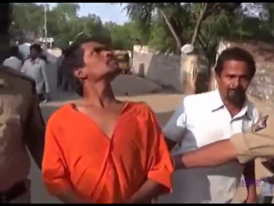 Zalim pandit ne kitni be dardi sy es Masoom ki izat Looti larki Chiekhti rahi Ahh Ahh ahh  exclusive video