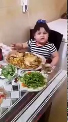 طفله عراقيه عافت الرجيم