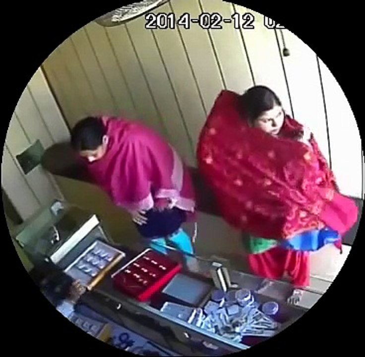 Clever Women Theft in minutes