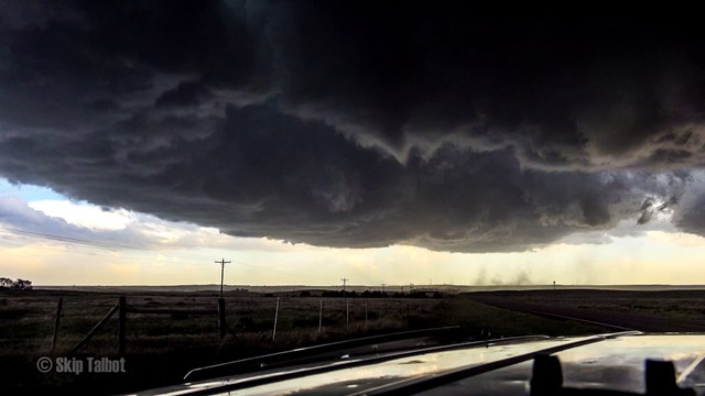Formation d'une tornade filmée en 4K de près !