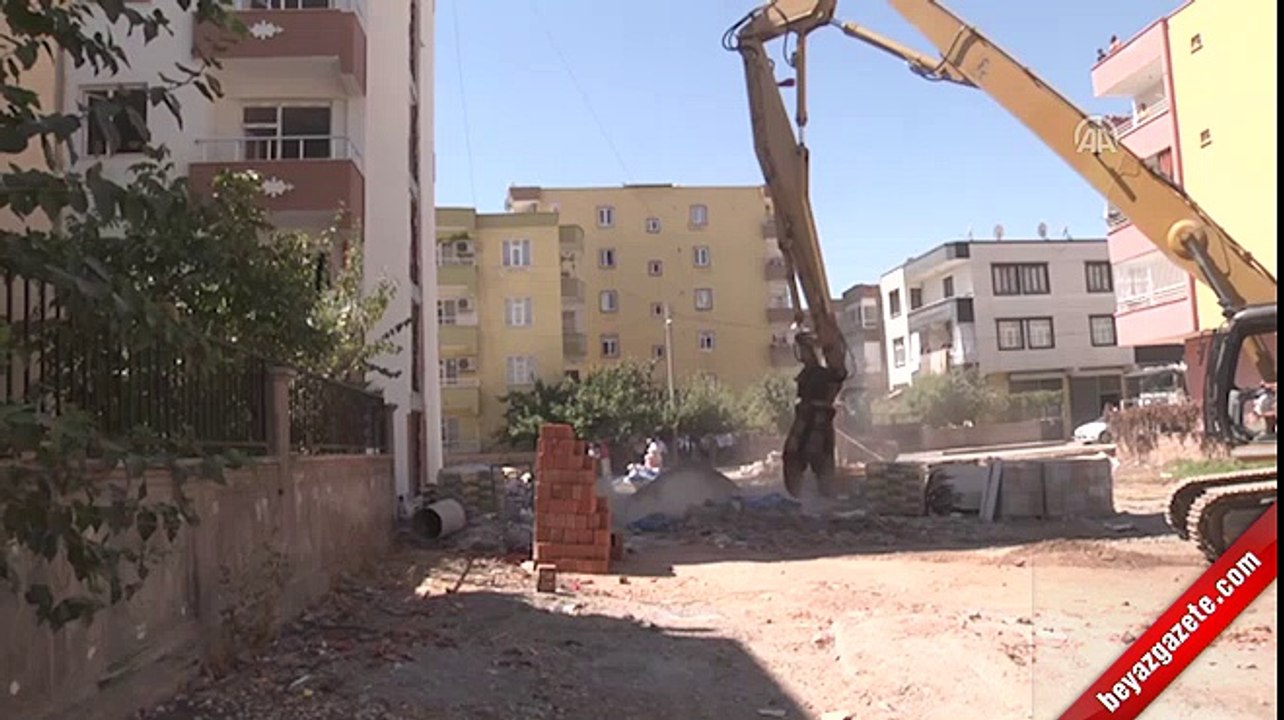 Terör mağdurlarının yaşadığı bina DBP'li belediye tarafından yıkıldı