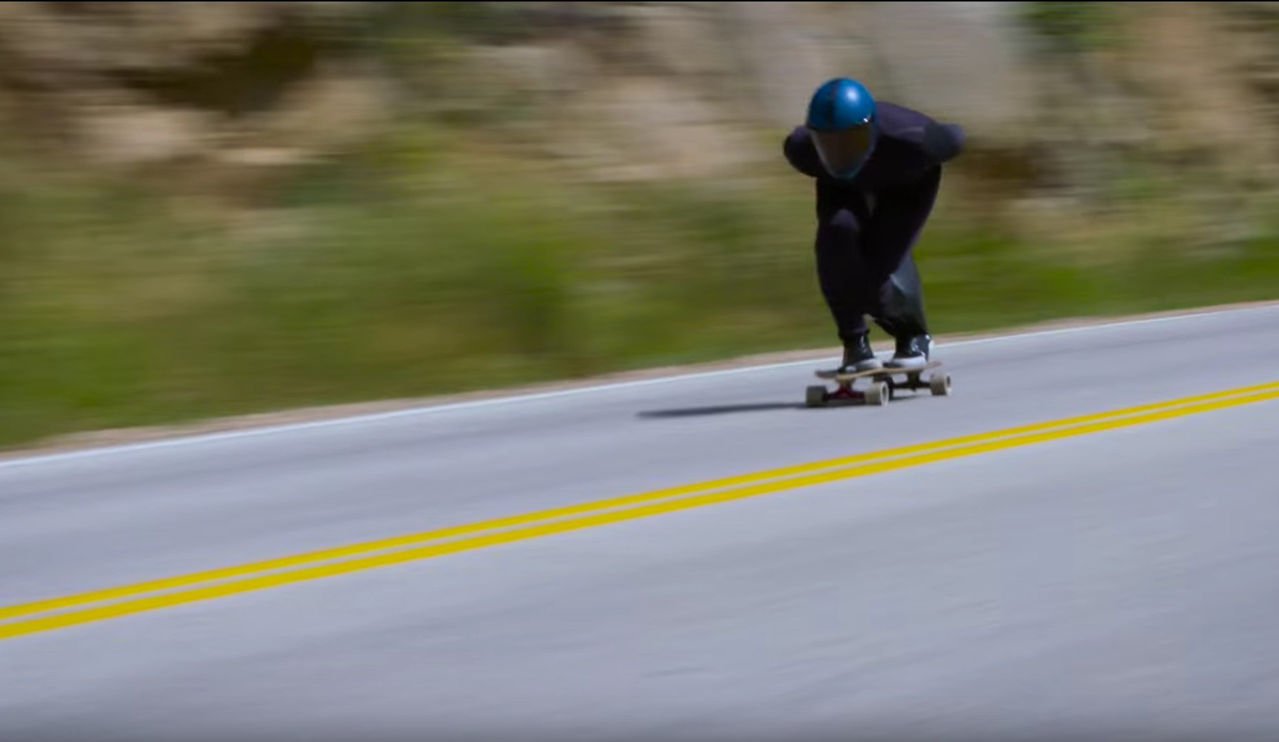 A 143 km/h, il bat le record de vitesse en skateboard - Vidéo Dailymotion