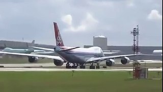 Boeing 747 In Extreme Winds
