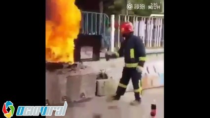 Botella de refresco como extintor de incendios.