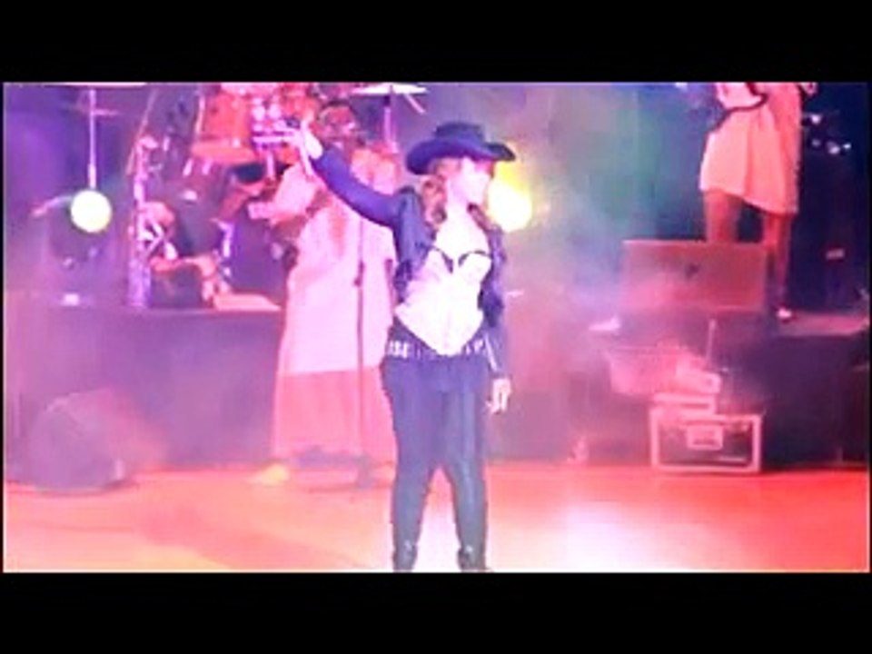 Ouzin Keita “Beureug barigo” à la soirée de Viviane Chidid