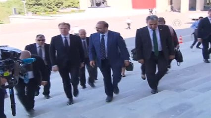 Norveç Dışişleri Bakanı Brende, Meclis'in Bombalanan Yerlerini Gezdi