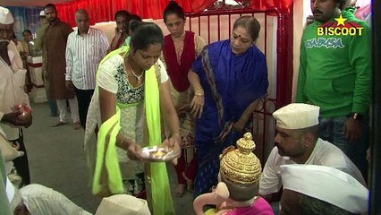 Download Video: Nana Patekar brings Lord Ganesh home on Ganesh Chaturthi