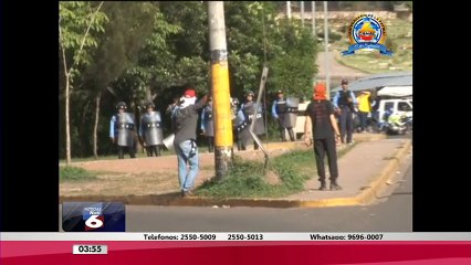 Enfrentamiento entre la Policía y estudiantes de la UNAH en Tegucigalpa