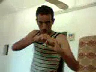 فيديو حصري تونسي بليد ويضرب بلحديد يستعد لمواجهة مراد علمدار هههه