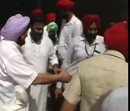 Capt. Amarinder Singh Laughing on Badals and Aam Aadmi Party