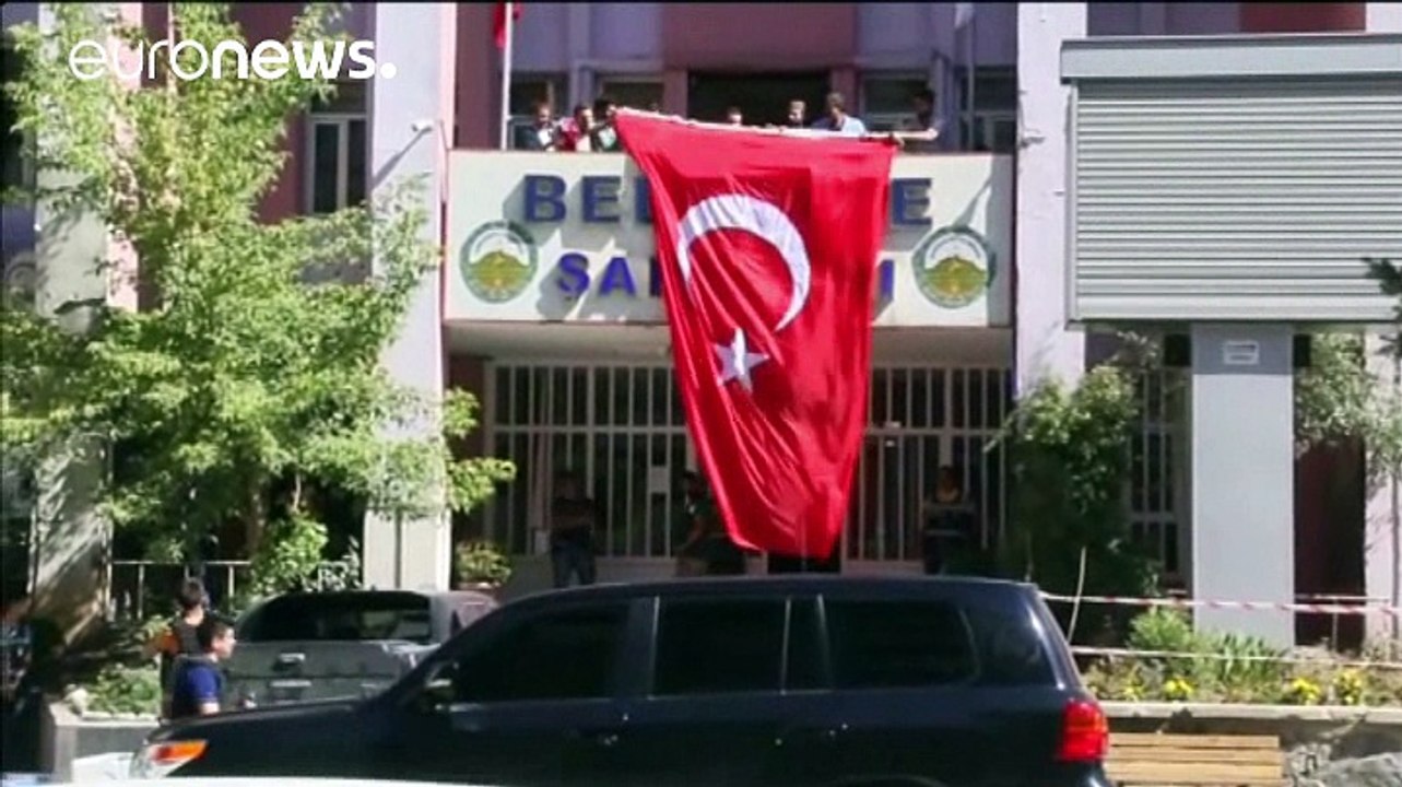 Τουρκία: Διαδηλώσεις μετά την απομάκρυνση δημάρ...