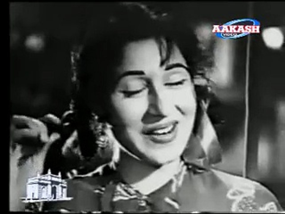 GATEWAY OF INDIA (1957) - Do Ghadi Woh Jo Paas Aa Baithe - (Lata Mangeshkar, Mohammed Rafi)