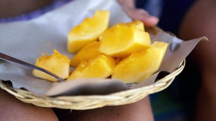 Alana Blanchard et sa planche de surf