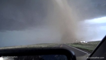 Rentrez dans une tornade géante avec cette vidéo de fou
