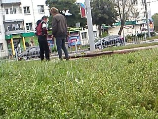 Неадекватные пьяные мужики взяли металлическую трубу и пошли по дороге — город Орёл