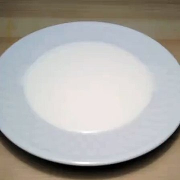 Молоко + фарби + засіб для миття посуду