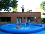 plongeon dans petite piscine