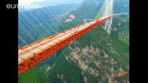 China soma recordes ao concluir ponte mais alta do mundo