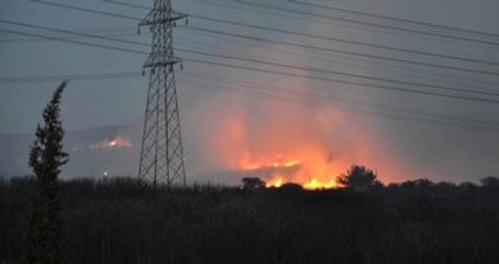 Tuzla'da Askeri Alanda Yangın Çıktı
