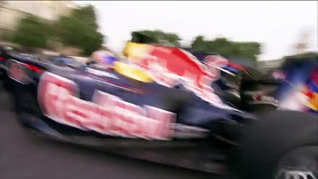 Mark Webber Parliament Square F1 Pit Stop w Red Bull Racing (Full Version)
