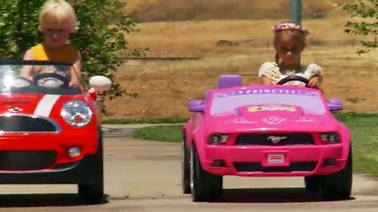 Kids Car Race - Mini Cooper vs the Princess Mustang
